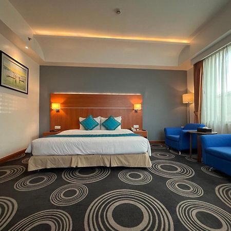 Ritz Grand Hotel Mandalay Exterior foto
