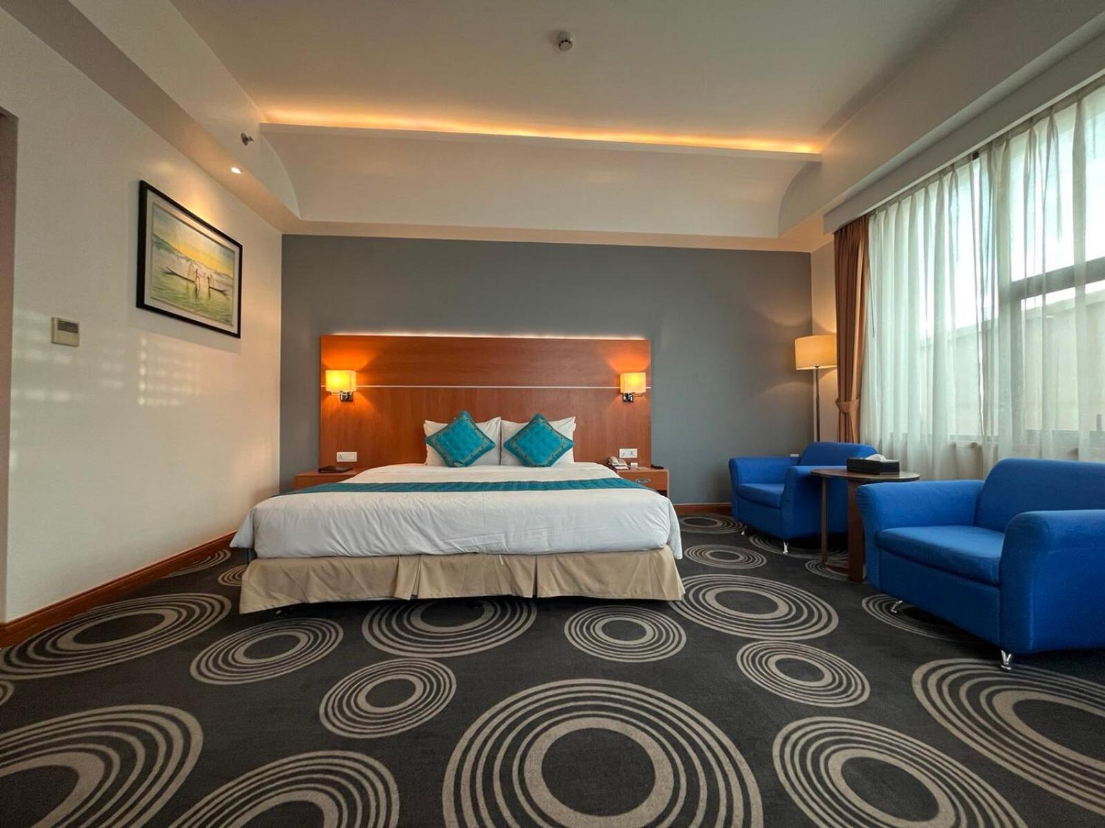 Ritz Grand Hotel Mandalay Exterior foto