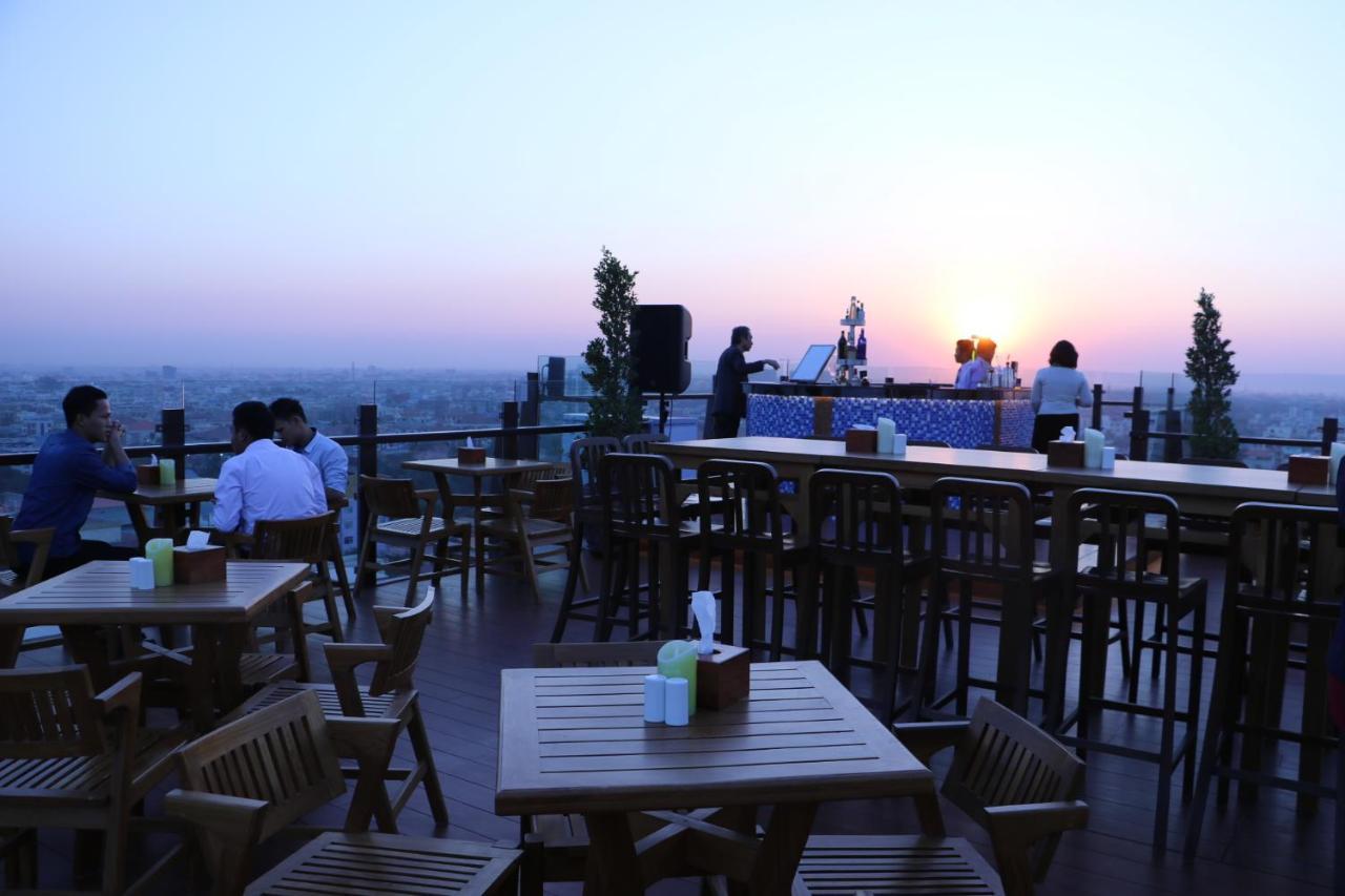 Ritz Grand Hotel Mandalay Exterior foto