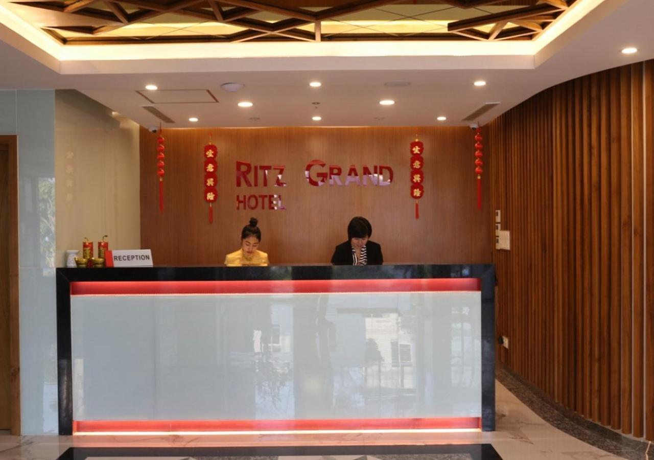 Ritz Grand Hotel Mandalay Exterior foto