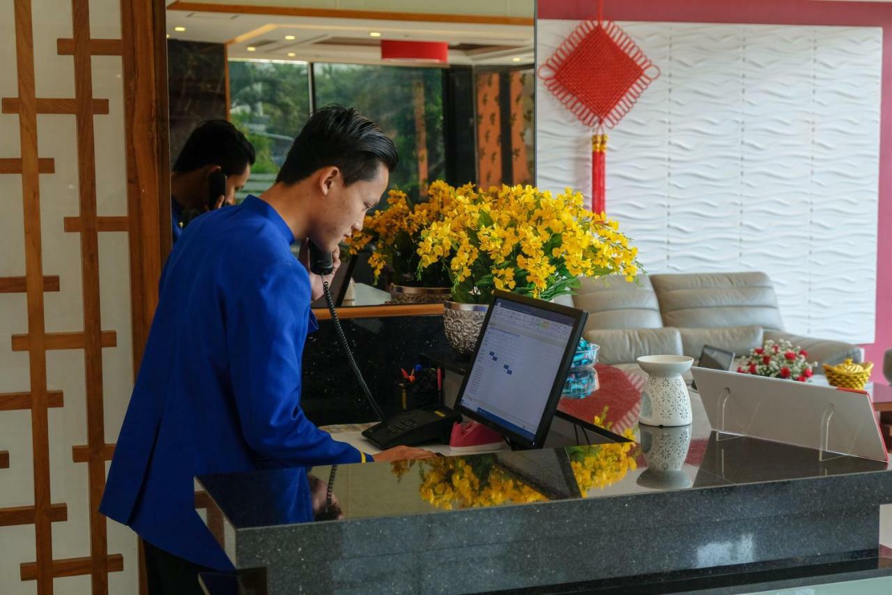 Ritz Grand Hotel Mandalay Exterior foto